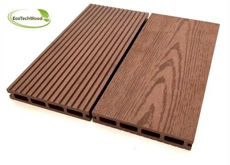 Klassische Gartenterrasse aus Holz-Kunststoff-Verbundwerkstoff